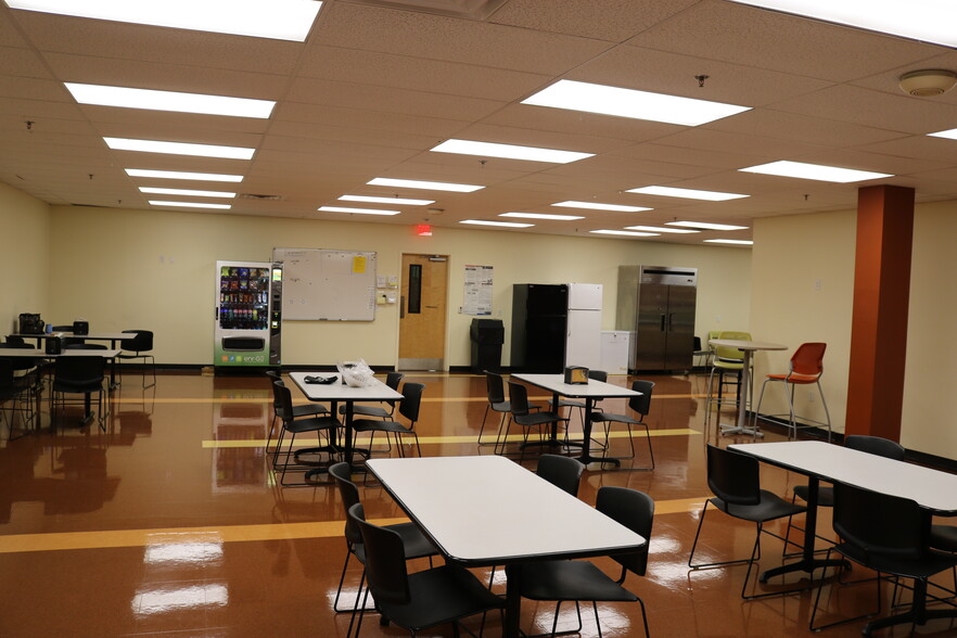 More Photos Of 861 Nestle Way, Breinigsville Warehouse For Lease