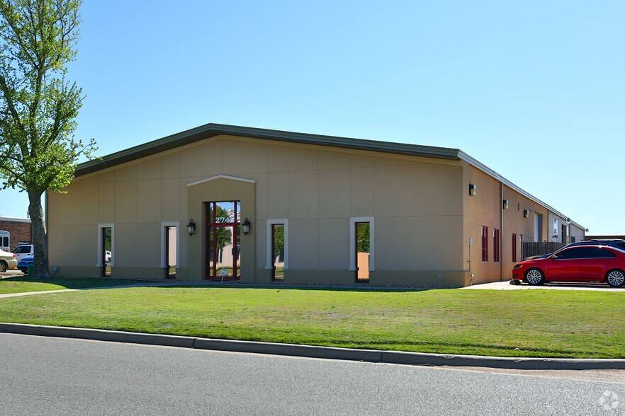 More Photos Of 2745 Broce Dr, Norman Warehouse For Lease