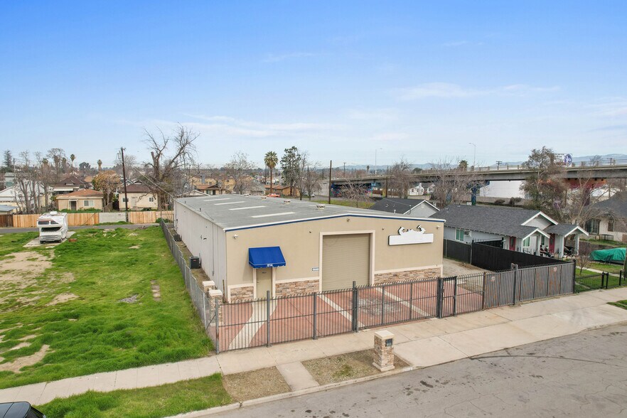 More Photos Of 814 Jackson St, Bakersfield Warehouse For Lease