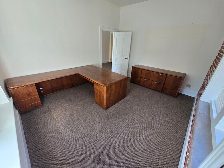 More Photos Of 201 W Richmond Ave, Richmond Storefront Retail Office For Lease