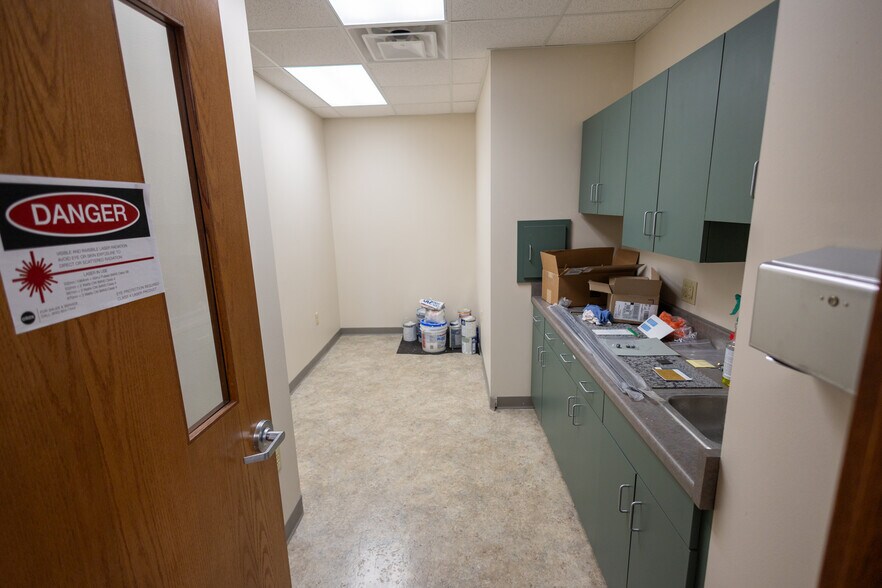 More Photos Of 1110 Oak Ridge Dr, Eau Claire Medical For Lease