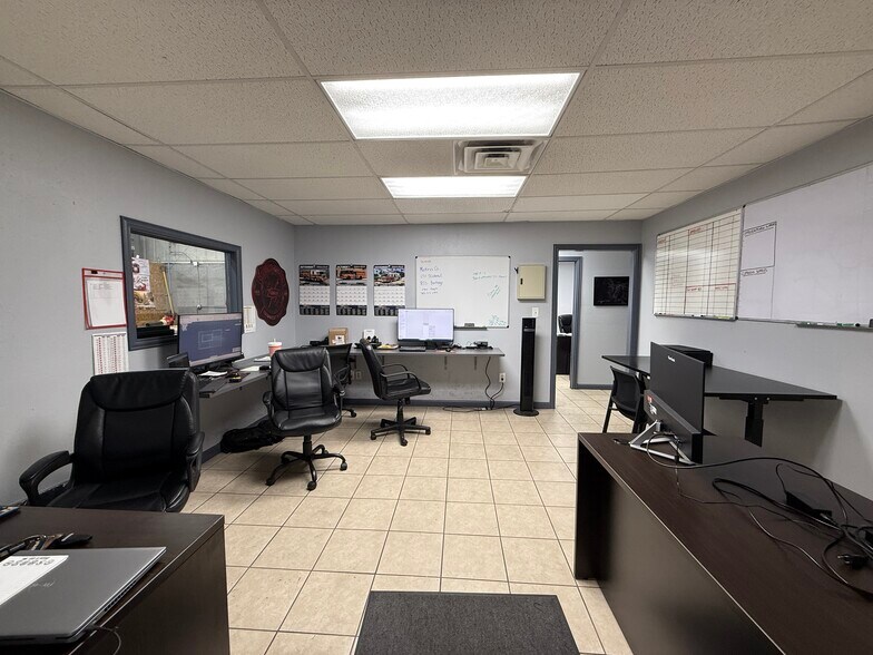 More Photos Of 3500 Shelby Ln, Denton Warehouse For Lease
