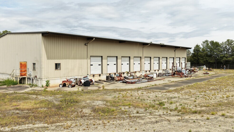More Photos Of 53 Commerce Ave, Clinton Truck Terminal For Sale