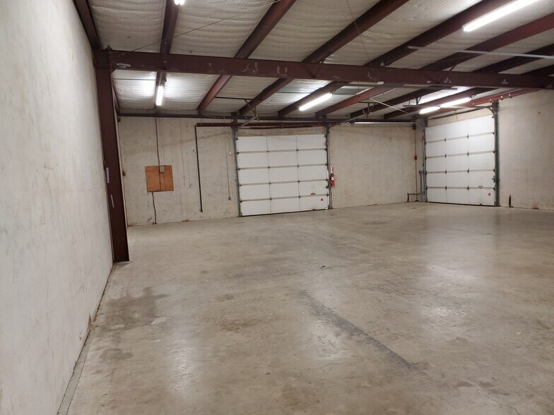 More Photos Of 16015 University Oak, San Antonio Service For Lease