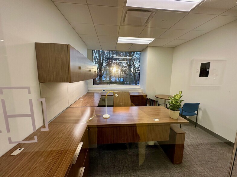 More Photos Of 1700 E Putnam Ave, Old Greenwich Office For Sale