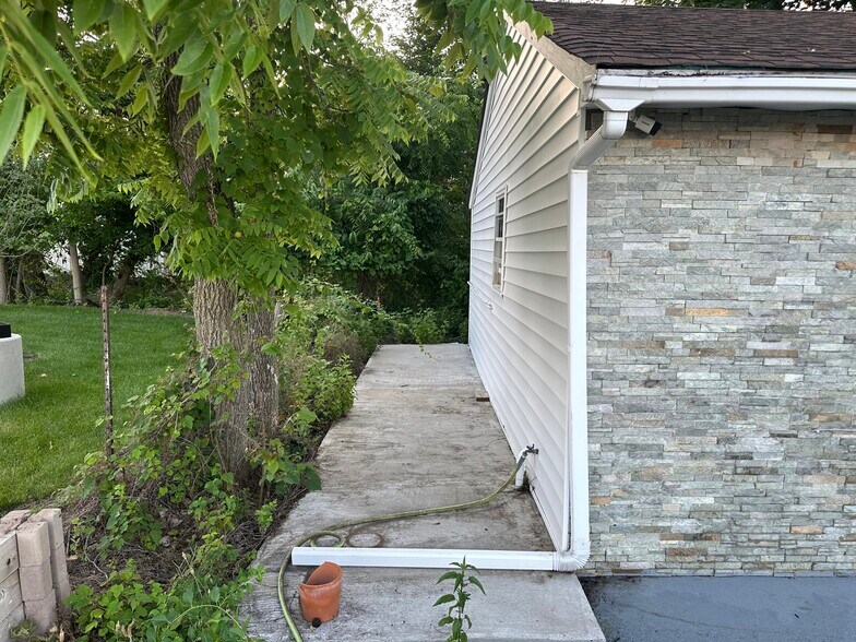 More Photos Of 861 DeKalb Pike, Center Square Industrial For Lease