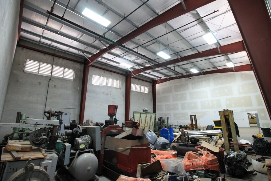 More Photos Of 1026 Lauia St, Kapolei Warehouse For Lease