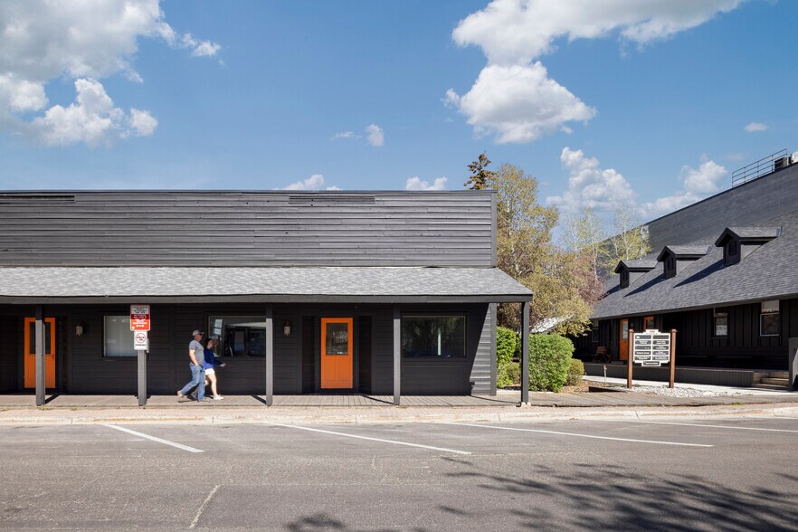 More Photos Of 180 Center St, Jackson Showroom For Lease