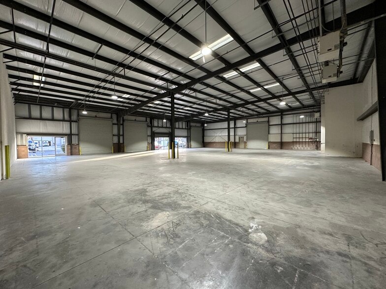 More Photos Of 327 E Oak St, Santa Maria Manufacturing For Lease