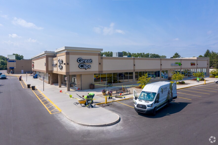 More Photos Of 124-210 Merriman Rd, Westland Storefront For Lease