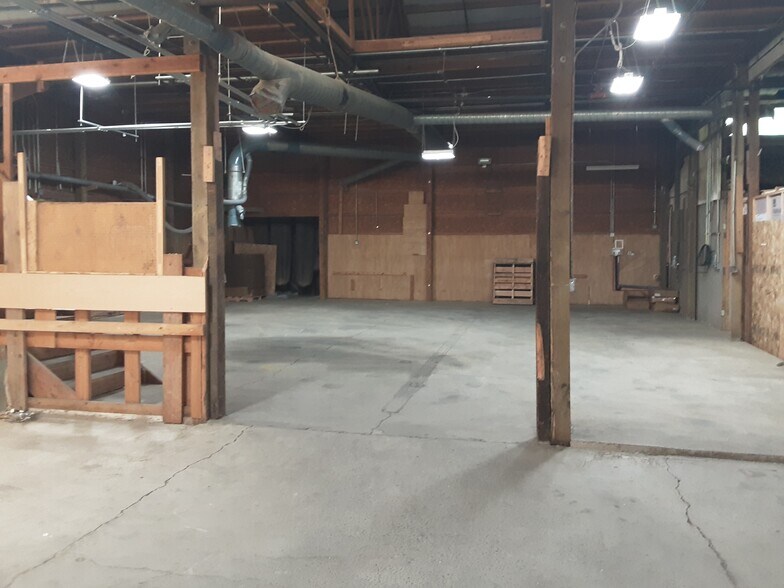 More Photos Of 3415-1/2 N Huetter Rd, Coeur d'Alene Manufacturing For Lease