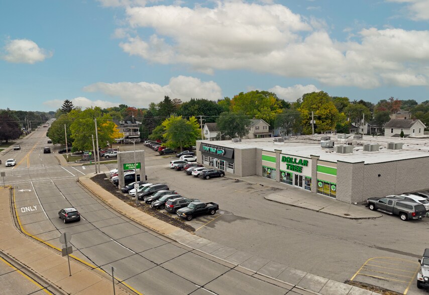 More Photos Of 127 S Memorial Dr, Appleton Restaurant For Lease