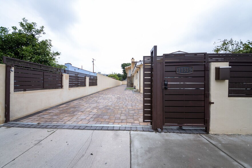 More Photos Of 11315 Tiara St, North Hollywood Apartments For Sale