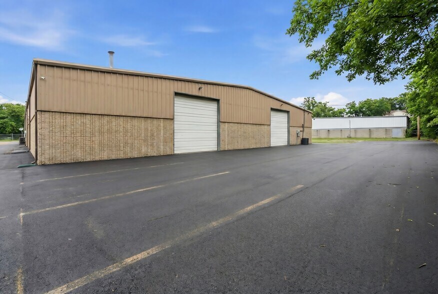 More Photos Of 213 Whitsett Rd, Nashville Warehouse For Sale