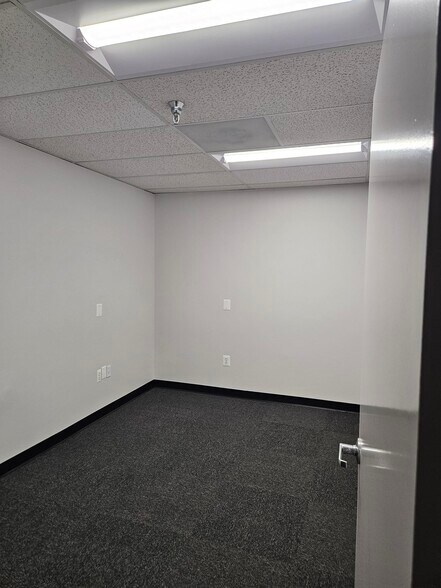More Photos Of 2128 Espey Ct, Crofton Office For Lease