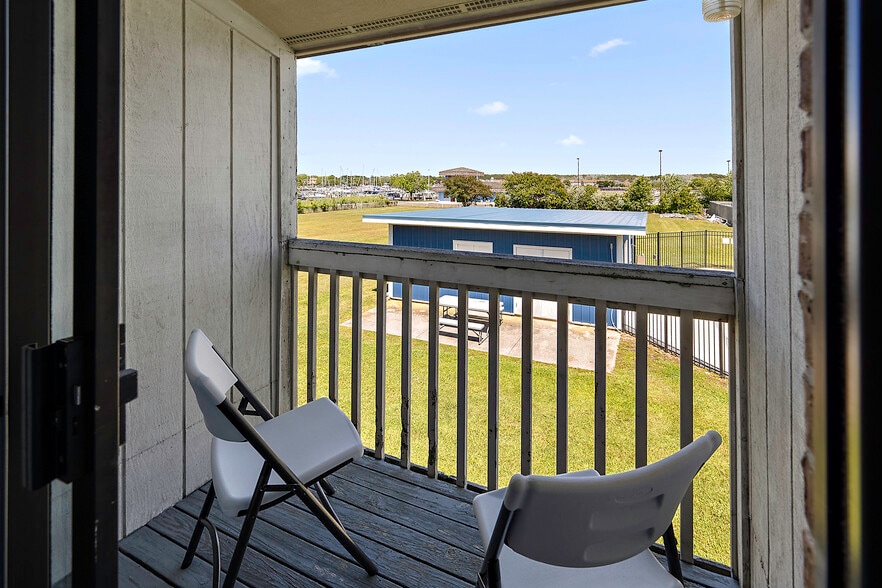 More Photos Of 700 Norris Harbor Dr, Crisfield Hotel For Sale