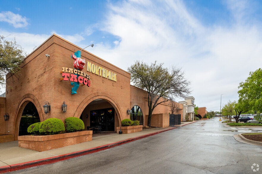 More Photos Of 12100-12240 N May Ave, Oklahoma City Unknown For Lease