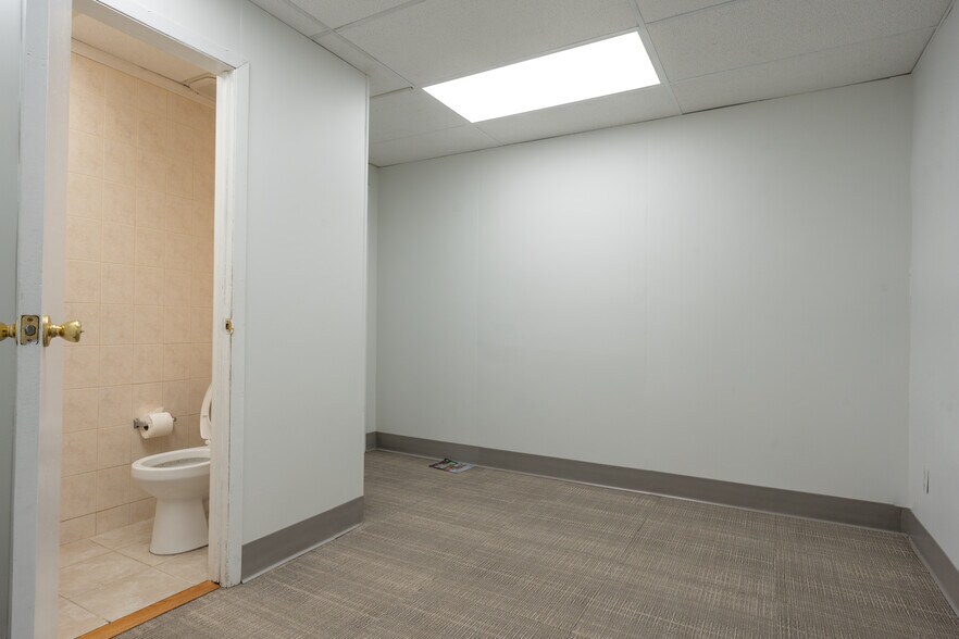 More Photos Of 160 Commack Rd, Commack Medical For Lease