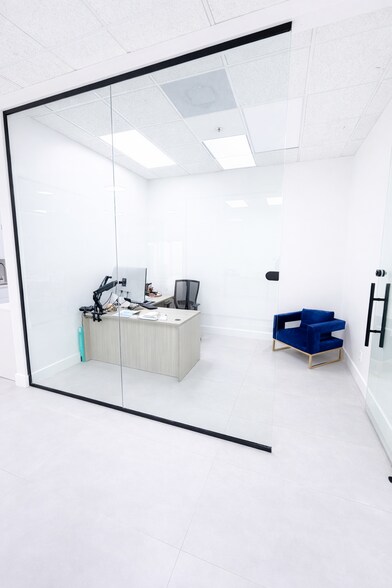 More Photos Of 701 Park of Commerce Blvd, Boca Raton Light Distribution For Lease