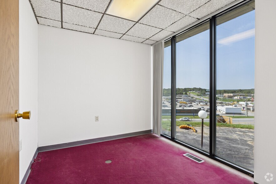 More Photos Of 1080 Caroline Dr, Washington Medical For Sale