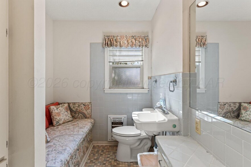More Photos Of 206 S Bliss Ave, Dumas Office For Sale