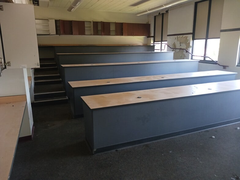 More Photos Of 500 E Thomas St, Lansing Schools For Sale