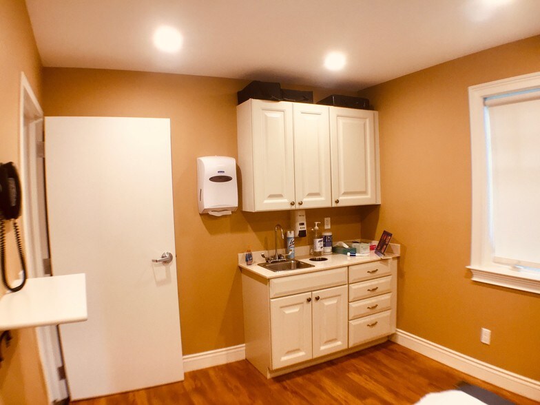 More Photos Of 1385 E Putnam Ave, Old Greenwich Office Residential For Sale