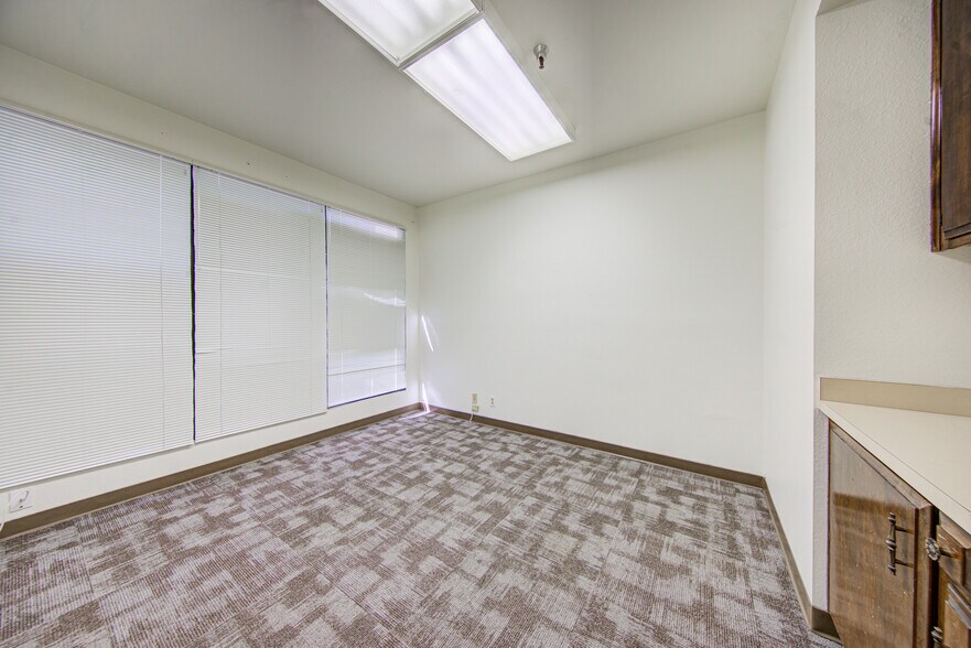 More Photos Of 4949 Buckley Way, Bakersfield Office For Sale