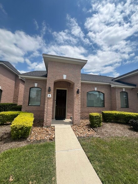 More Photos Of 5501-5529 Louetta Rd, Spring Unknown For Lease