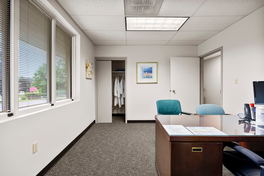 More Photos Of 2 Chelsea Pl, Clifton Park Medical For Sale