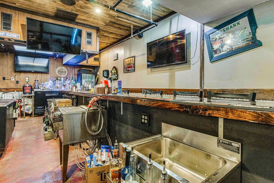 More Photos Of 131 New Warrington Rd, Pensacola Restaurant For Sale