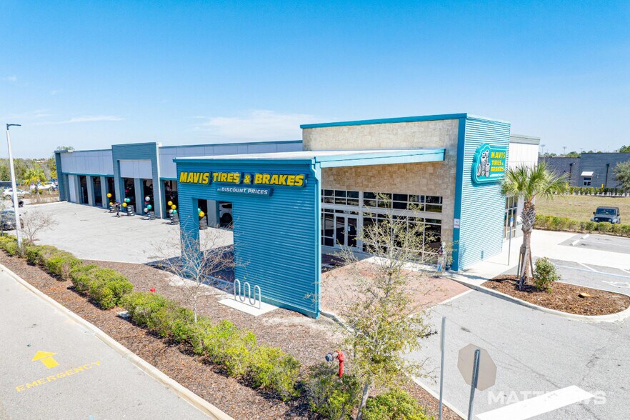 Primary Photo Of 15209 Garnet Trail, Bradenton Auto Repair For Sale