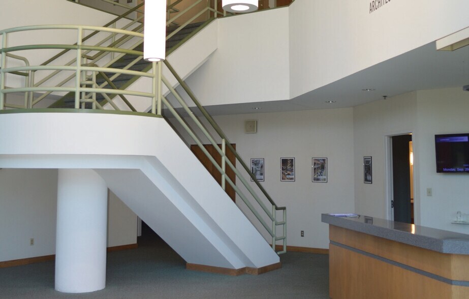 More Photos Of 10400 N Enterprise Dr, Mequon Manufacturing For Sale