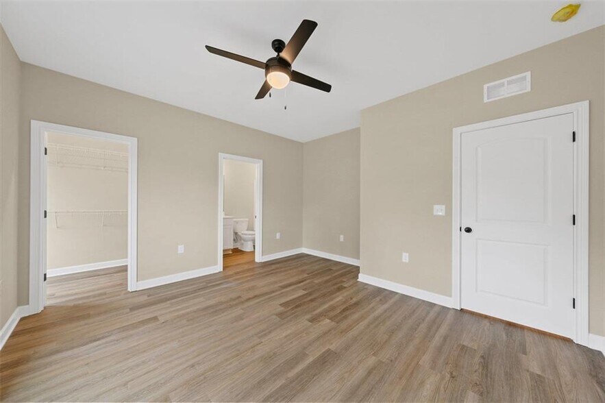 More Photos Of 721 Plano Rd, Bowling Green Apartments For Sale