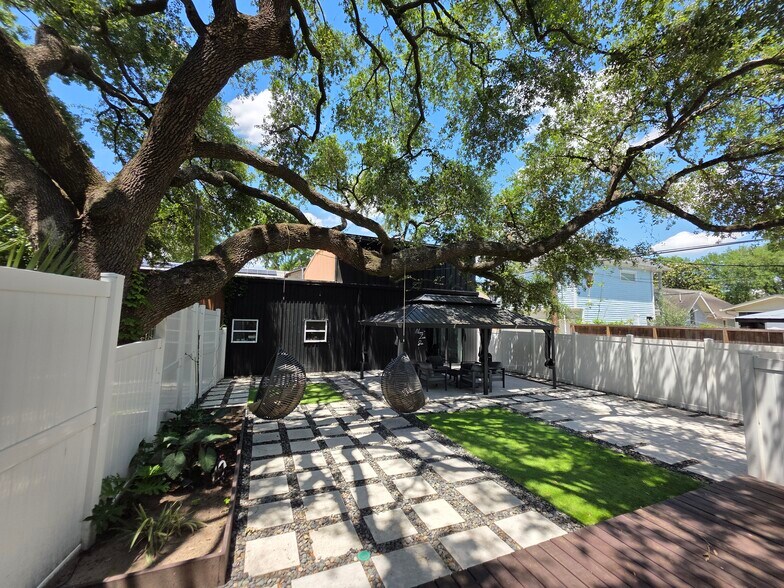 More Photos Of 315 W 9th St, Houston Office For Sale