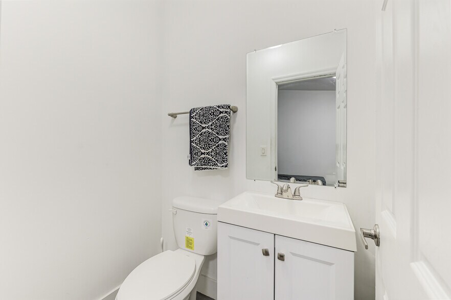 More Photos Of 4980 E 10th Ct, Hialeah Warehouse For Sale