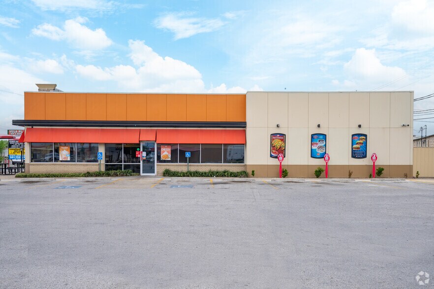 More Photos Of 1179 E Main St, Alice Fast Food For Sale