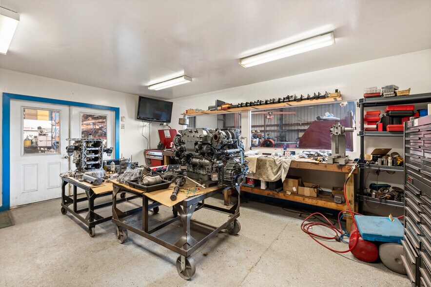 More Photos Of 2640 Avenue of the Americas St, Englewood Warehouse For Sale