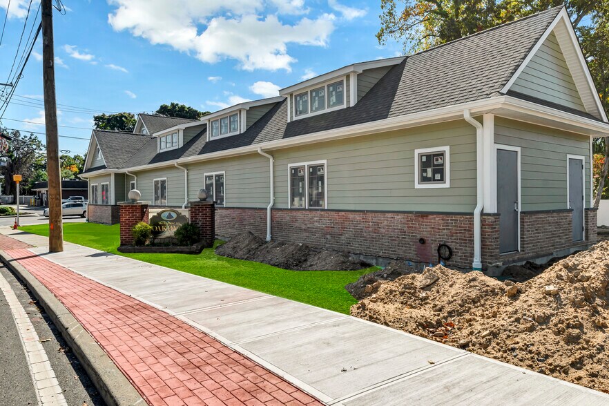 More Photos Of 8 Idle Hour Blvd, Oakdale Medical For Sale