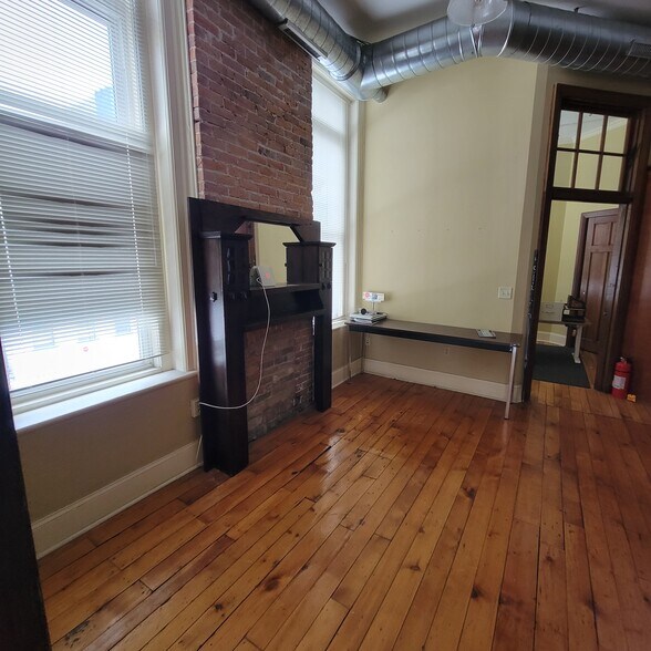 More Photos Of 285 Ellicott St, Buffalo Storefront Retail Office For Lease