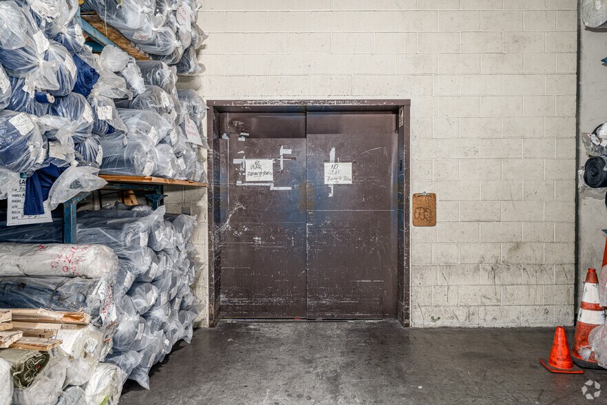 More Photos Of 5801 S Alameda St, Los Angeles Manufacturing For Sale