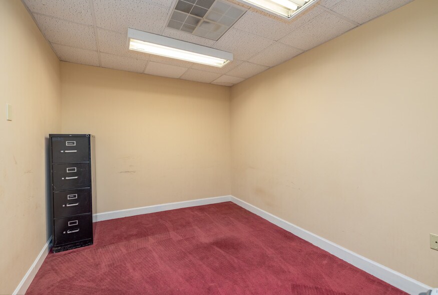 More Photos Of 401 Halifax St, Emporia Office For Sale
