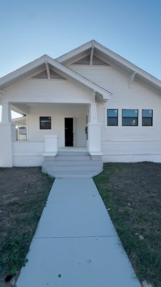 Primary Photo Of 4219 S Presa St, San Antonio General Retail For Sale