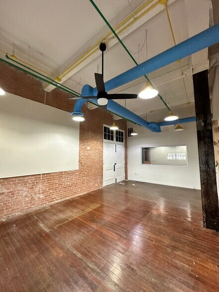 More Photos Of 101 Crawford St, Houston Office For Sale