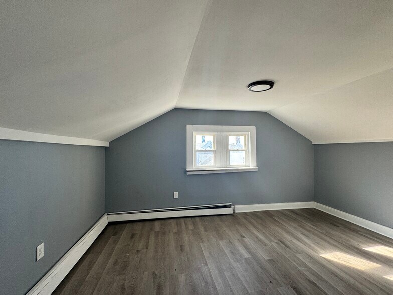 More Photos Of 54 High St, Waterbury Storefront Retail Residential For Sale
