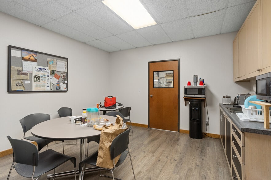 More Photos Of 328 Thomas Pl, Everman Manufacturing For Sale