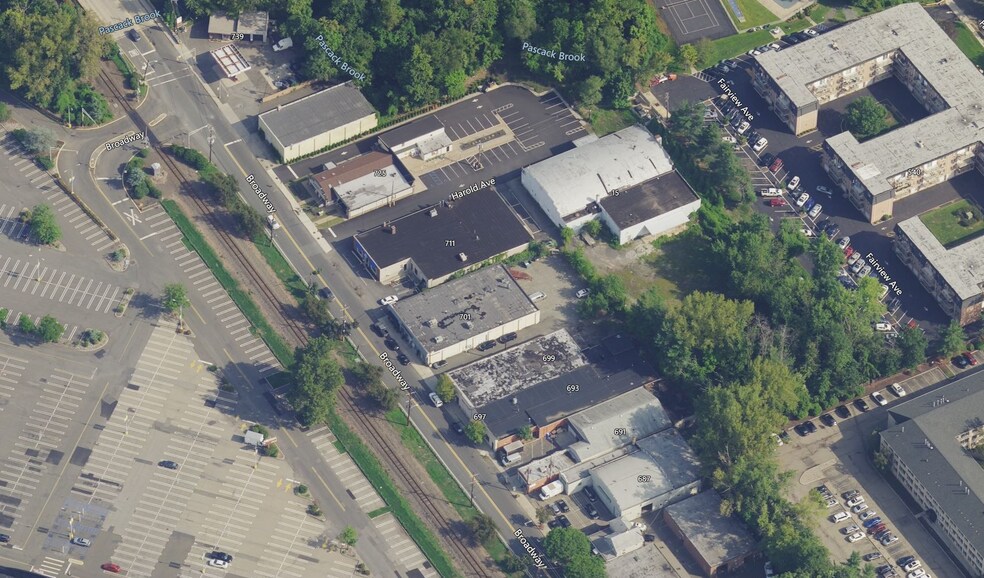 More Photos Of 711 Broadway, Westwood Warehouse For Lease