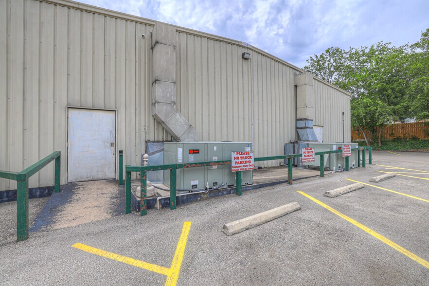 More Photos Of 1390 McQueeney Rd, New Braunfels Sports And Entertainment For Sale