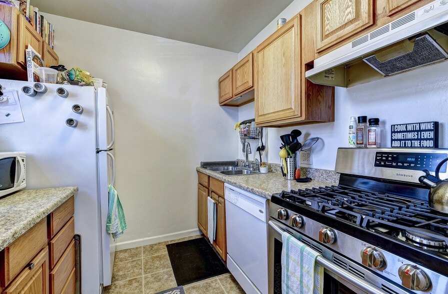 More Photos Of 8212-8218 Greenwood Ave N, Seattle Storefront Retail Residential For Lease