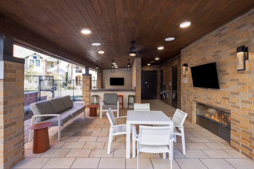 More Photos Of 1911 Philomena St, Austin Apartments For Lease